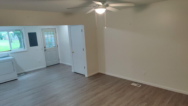 Foto del edificio - 1131 Rambling Rd