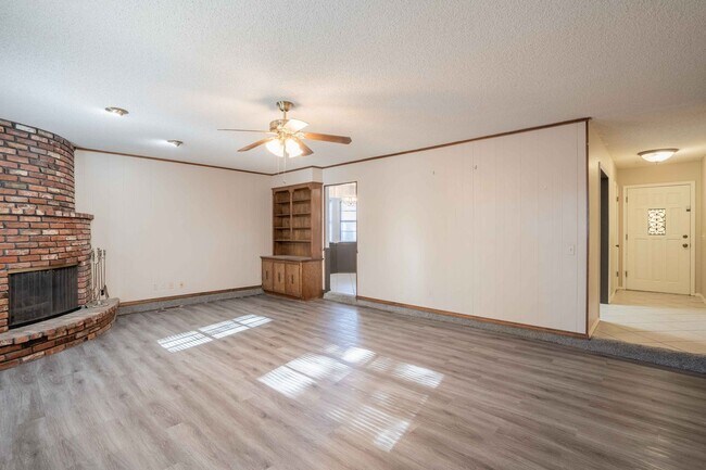 Foto del edificio - 3 Bed / 2 Bath in Broken Arrow!