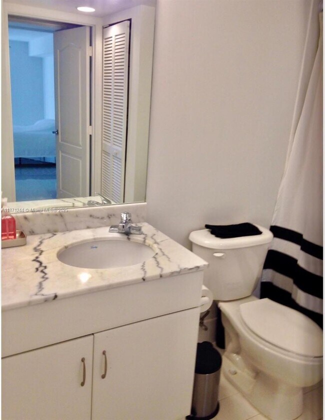 Building Photo - 1155 Brickell Bay Dr
