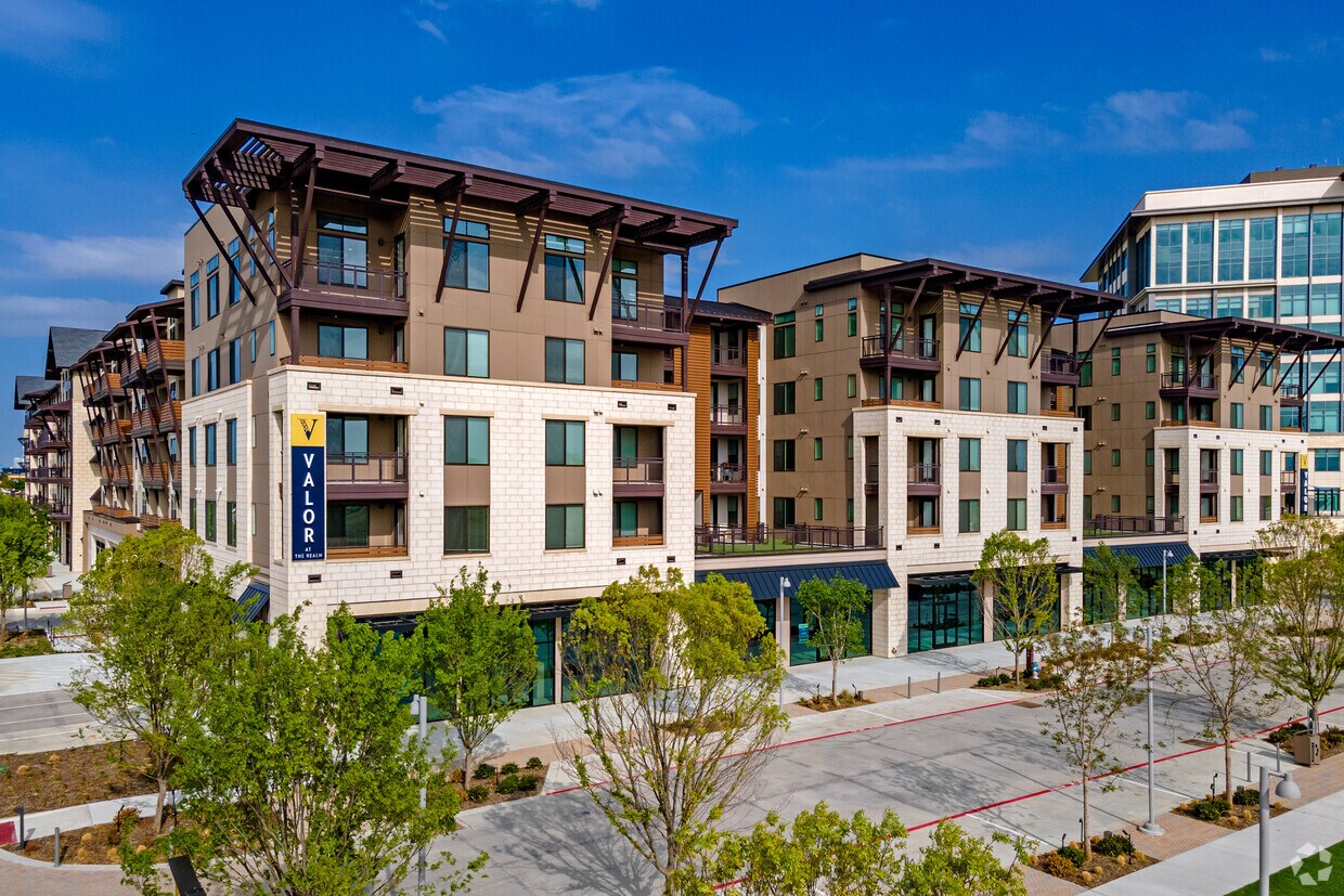Valor at The Realm 4440 TX121 Lewisville, TX Apartments for Rent