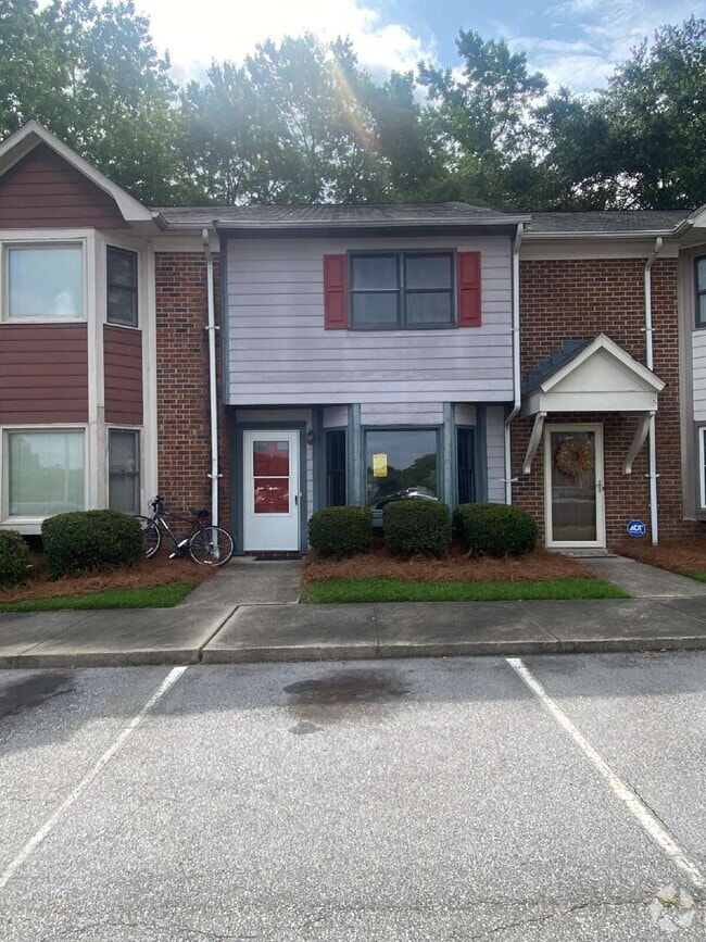 Building Photo - 319 St Andrews Dr