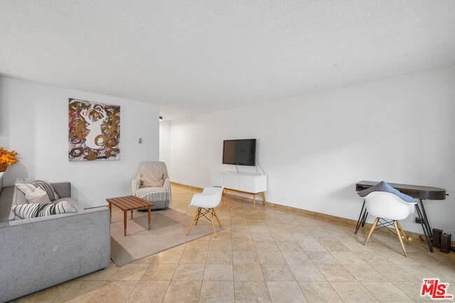 Foto del edificio - 1045 S Bedford St