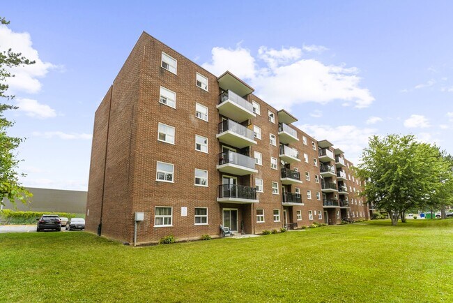 Photo du bâtiment - Town &amp; Country Apartments