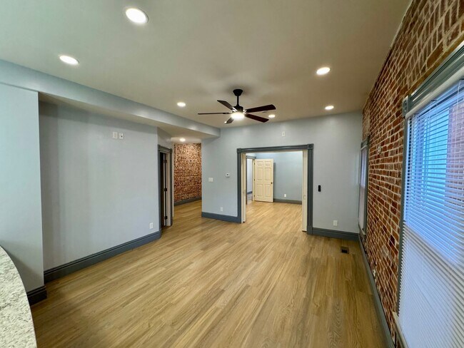 Building Photo - 2137-2139-2139 California Ave