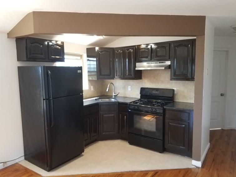Foto principal - 1052 Crescent St