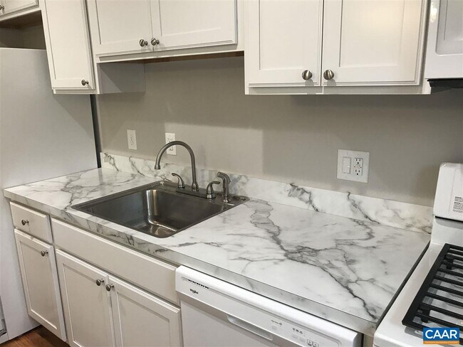 Building Photo - 142 Hessian Hills Cir