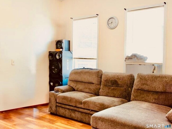 Building Photo - 250 Orange St