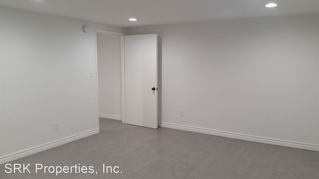 Building Photo - 10908 Rose Ave