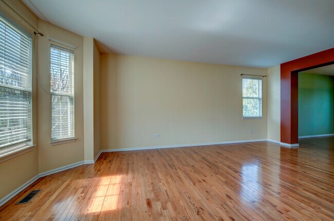 Foto del edificio - 860 Spring Creek Cir