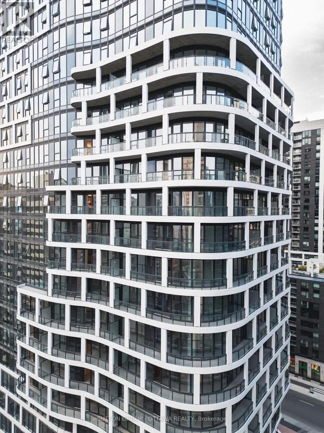 Building Photo - 400 Albert St