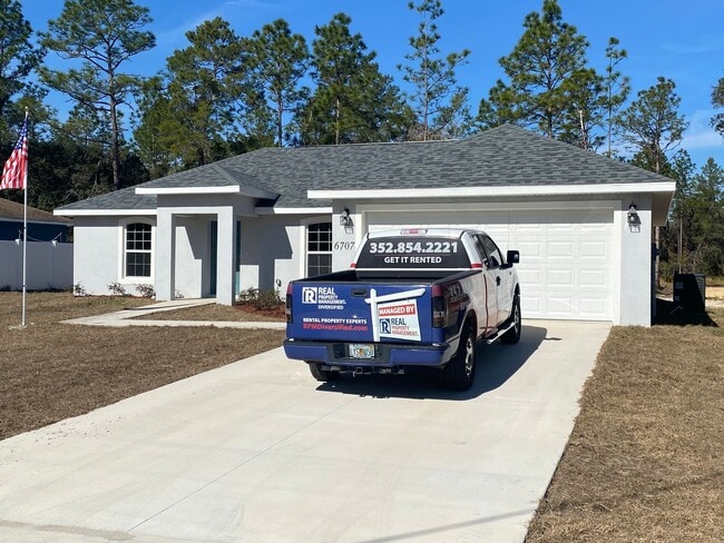 Building Photo - Custom Home - Desirable SW Ocala Neighborh...