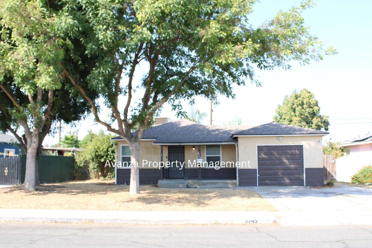 Fresno Mayfair District - 4 Bedroom Home 1 Year Lease - Fresno Mayfair District - 4 Bedroom Home  1 Year Lease
