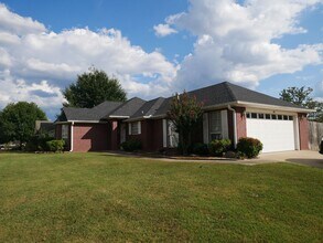 Building Photo - 1401 Osage Dr