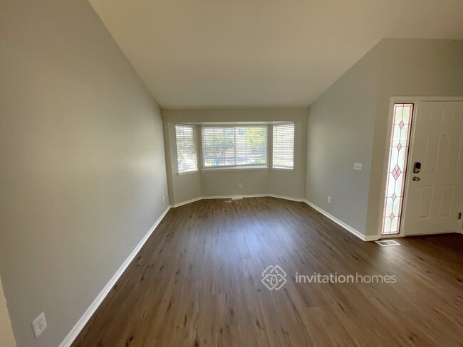 Building Photo - 2224 S Ventura St