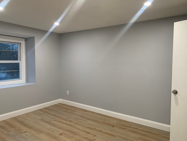 Building Photo - 368 Colonial Ave