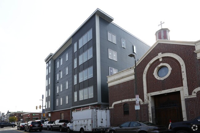 Foto del edificio - 301 W Broadway