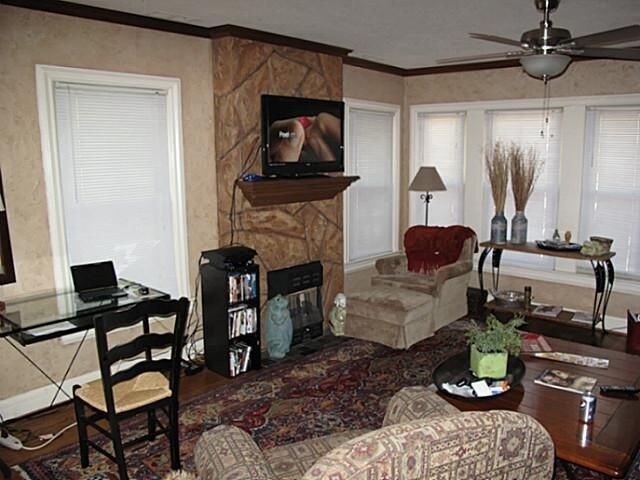 Building Photo - Beautiful duplex