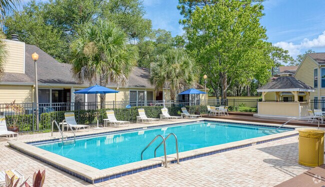 Piscina principal - Douglaston Villas & Townhomes