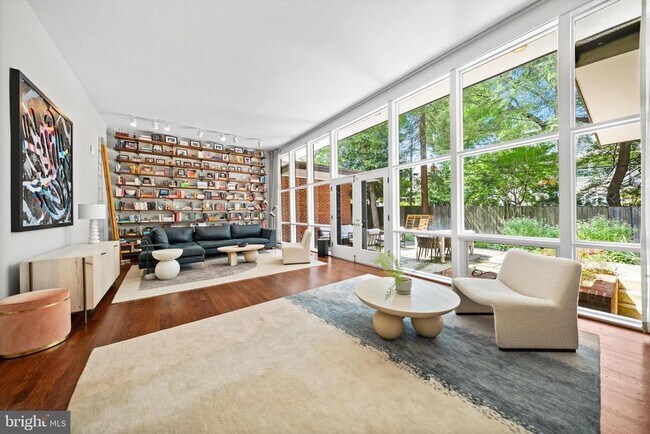 Foto del edificio - 3721 Huntington St NW