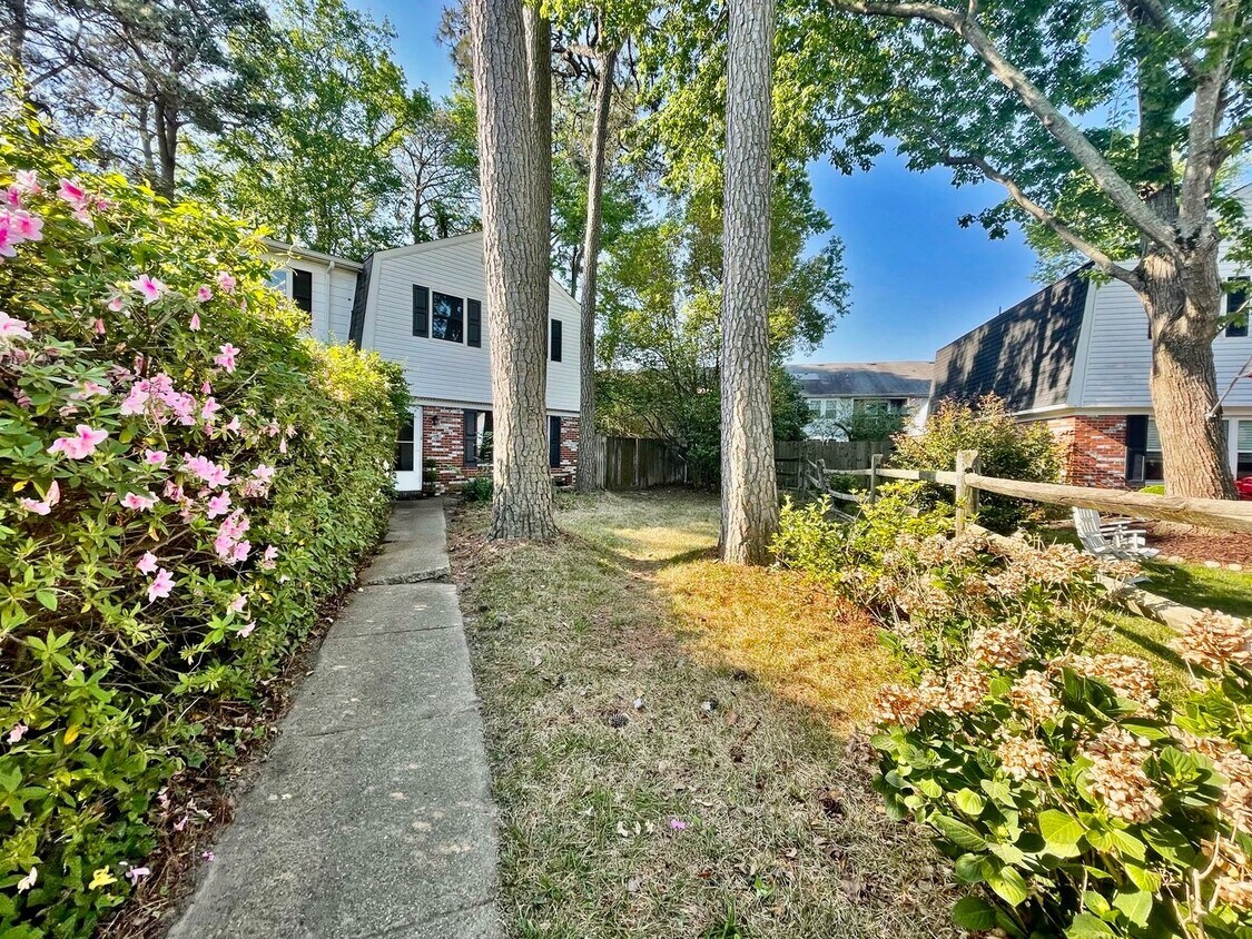Primary Photo - READY 05-20-24!! 3-Bedroom Townhome at the...