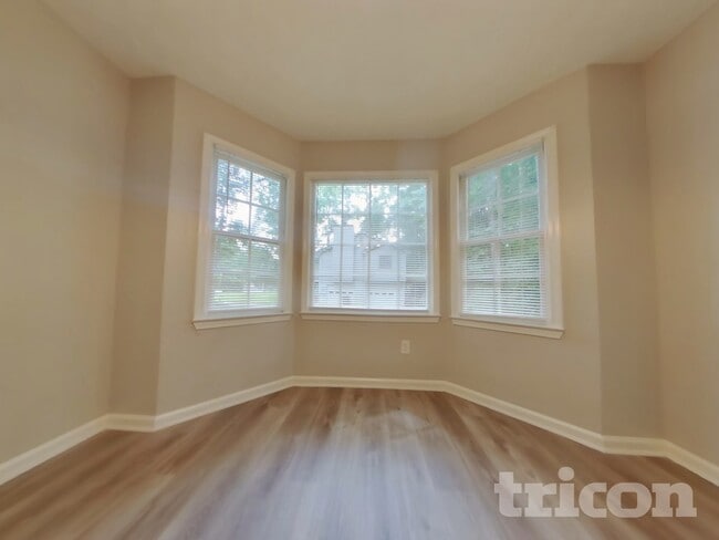 Building Photo - 100 Russell Dr