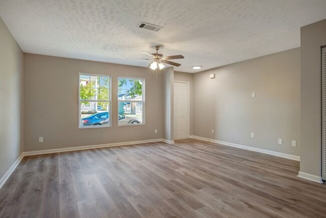 Building Photo - 5860 Monroe Crossing