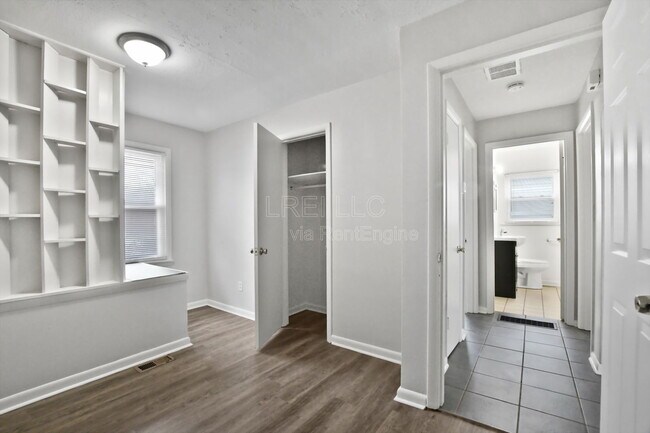 Foto del edificio - 2404 Thomas Ave