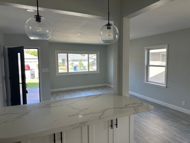 Foto del edificio - CULVER CITY STUNNING REMODEL 3 BDRM 1 BA. HOUSE FOR LEASE!