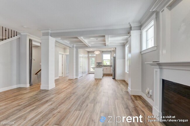 Building Photo - 4 br, 2.5 bath House - 7924 Southeast Raym...