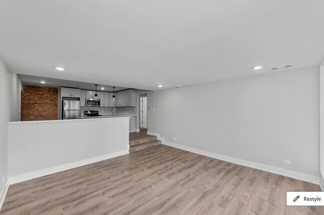 Foto del edificio - 0 bedroom in Chicago IL 60610