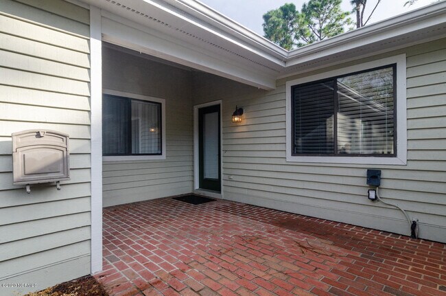 Building Photo - 219 Inland Greens Cir