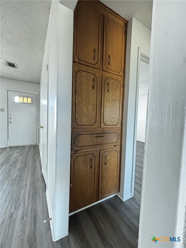 Foto del edificio - 4801 Rainbow Cir