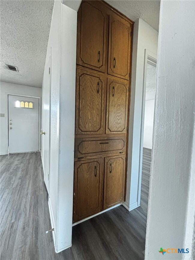 Building Photo - 4801 Rainbow Cir