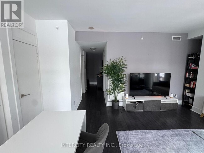 Building Photo - 32 Davenport Rd