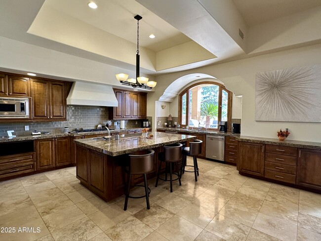 Building Photo - 5711 W Linda Ln