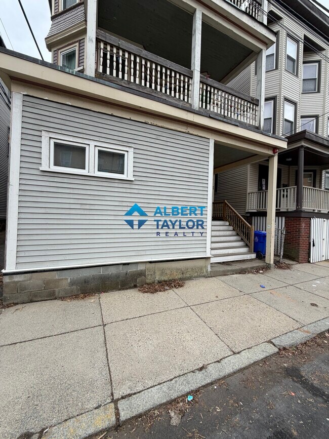 Building Photo - 99 Calumet St