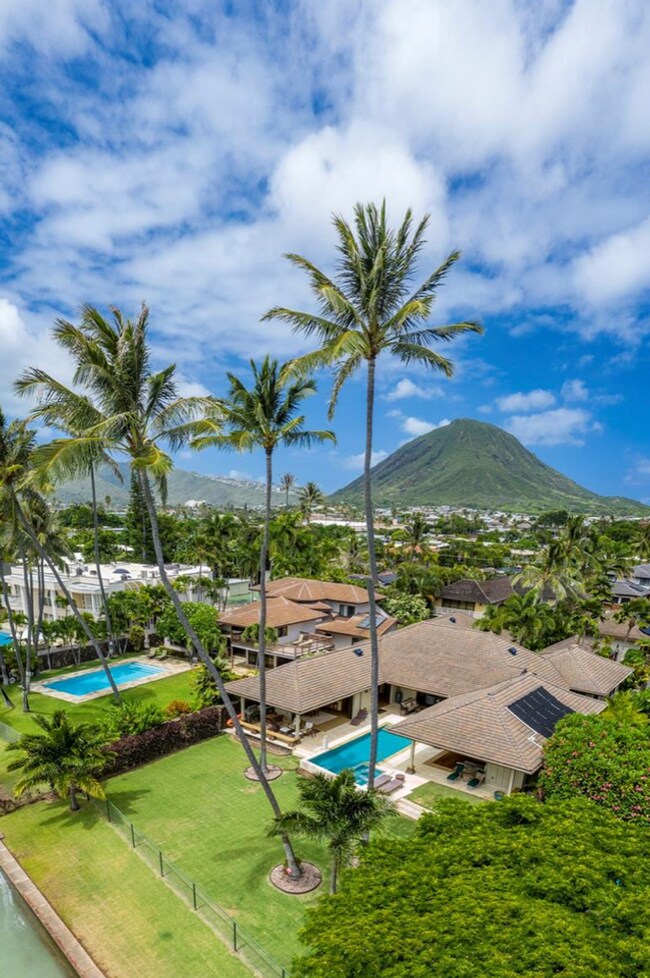 Foto del edificio - Beautiful Portlock Oceanfront Estate
