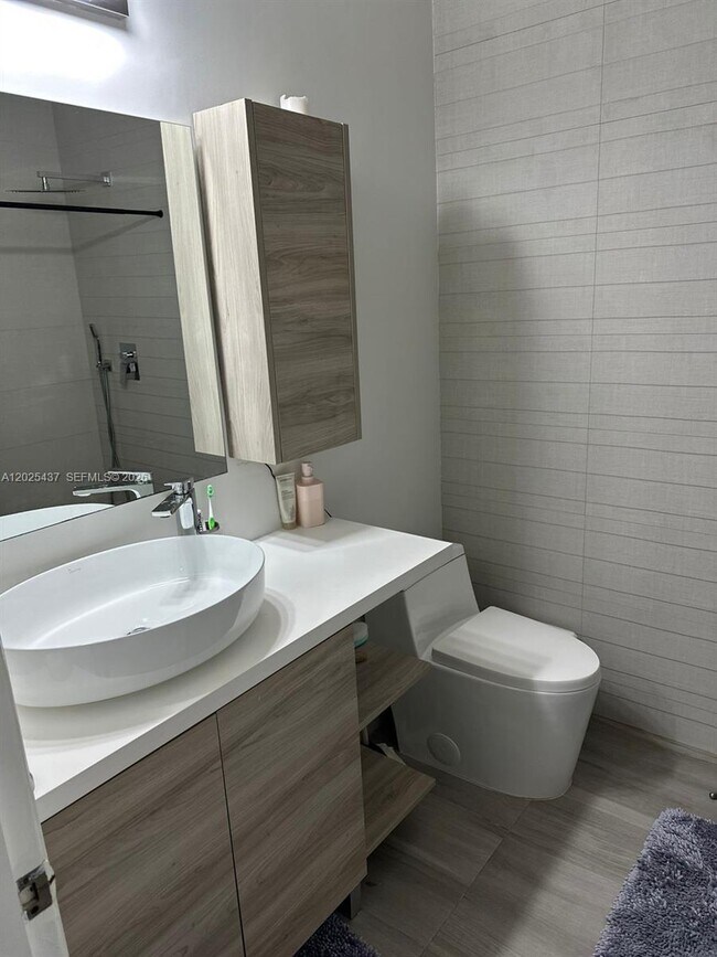 Foto del edificio - 8135 NW 108th Ave