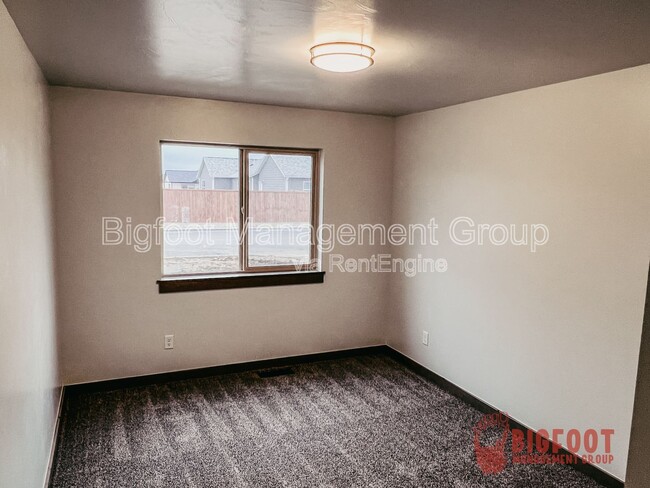 Building Photo - 3931 Swan Rd