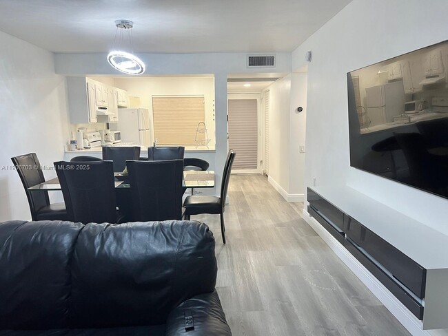 Building Photo - 1208 Bahama Bend