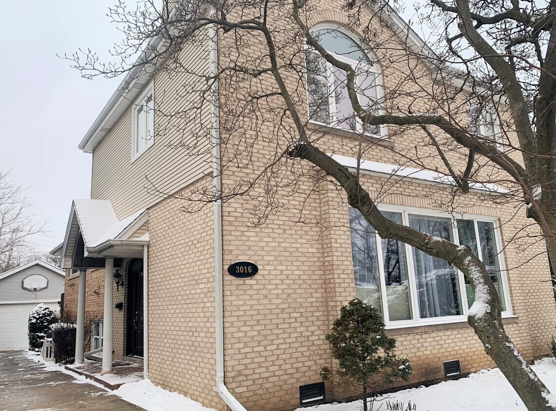 Primary Photo - 3016 Wilmette Ave