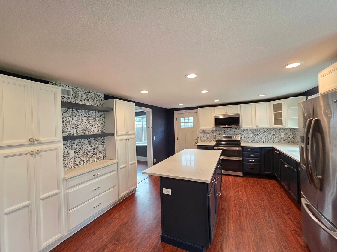 Primary Photo - 417 Cottonwood Dr