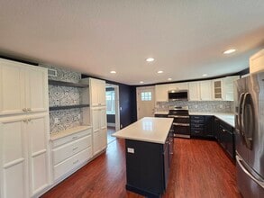 Building Photo - 417 Cottonwood Dr