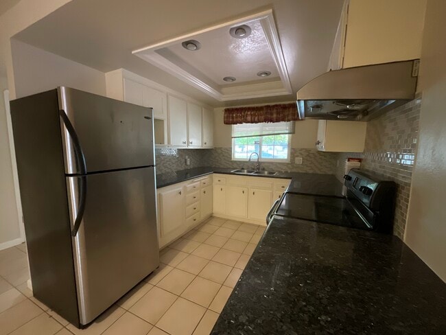 Building Photo - 2568 Parkside Dr