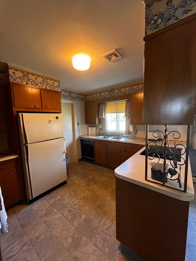 Foto del edificio - Charming 3 Bed, 1.5 Bath Colonial in Potts...