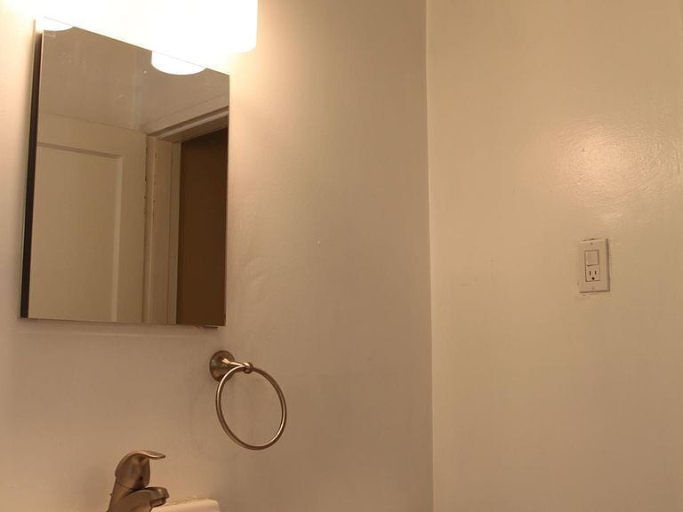 "Charming 2-Bed Retreat in Bethesda with Spacious Living – 842 Sq Ft of Comfort!" - "Charming 2-Bed Retreat in Bethesda with Spacious Living – 842 Sq Ft of Comfort!"