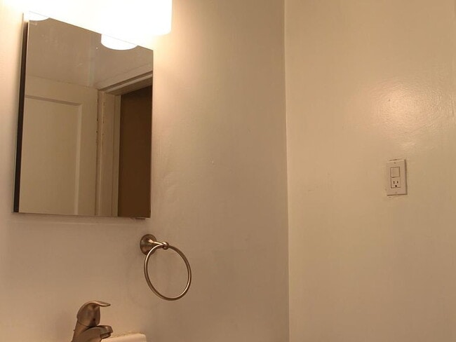 "Charming 2-Bed Retreat in Bethesda with Spacious Living – 842 Sq Ft of Comfort!" - "Charming 2-Bed Retreat in Bethesda with Spacious Living – 842 Sq Ft of Comfort!" Apartment