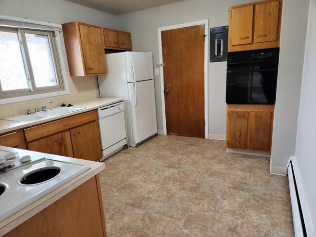 Building Photo - 3021 Kelley Dr