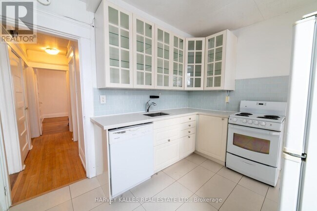 Photo du bâtiment - 885 Davenport Rd