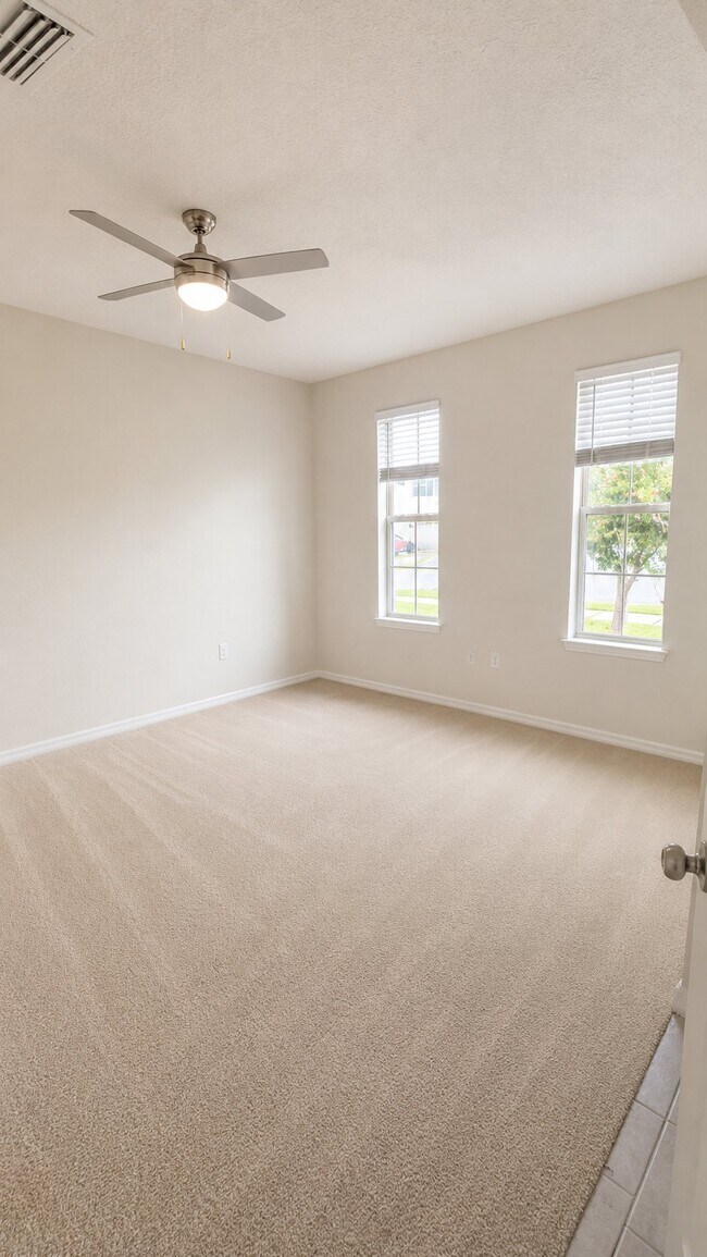 Foto del edificio - 2634 E Lake Pointe Dr